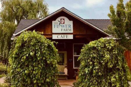 Country Charmer Single Story Cottage Pet Friendly Loomis Luaran gambar
